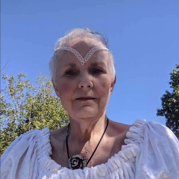 Meet your Posher, Laurie - Picture 4 of 5